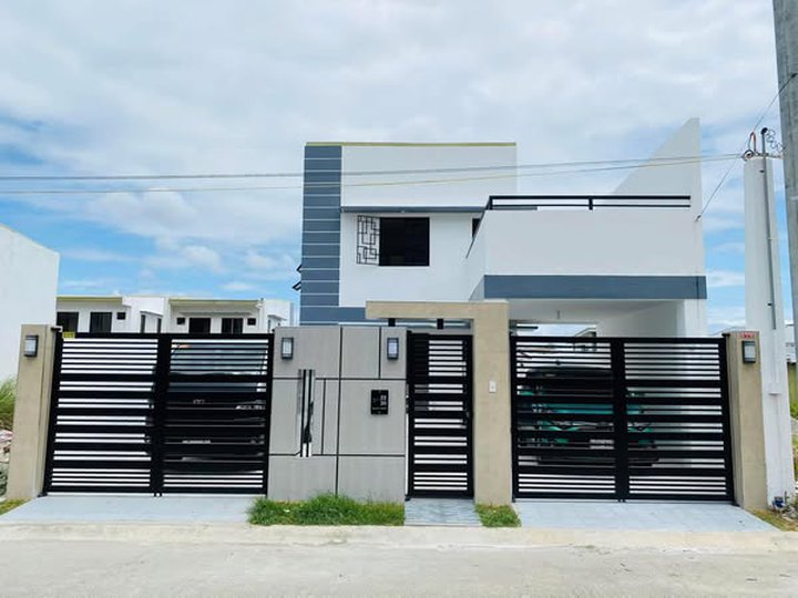 House for Sale in Town & Country Dasmarinas Cavite