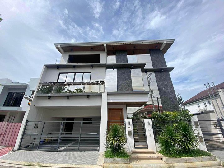 3-storey House for Sale in Multinational Village Paranaque City