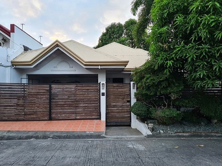 Corner lot Bungalow for Sale in BF Homes Paranaque City