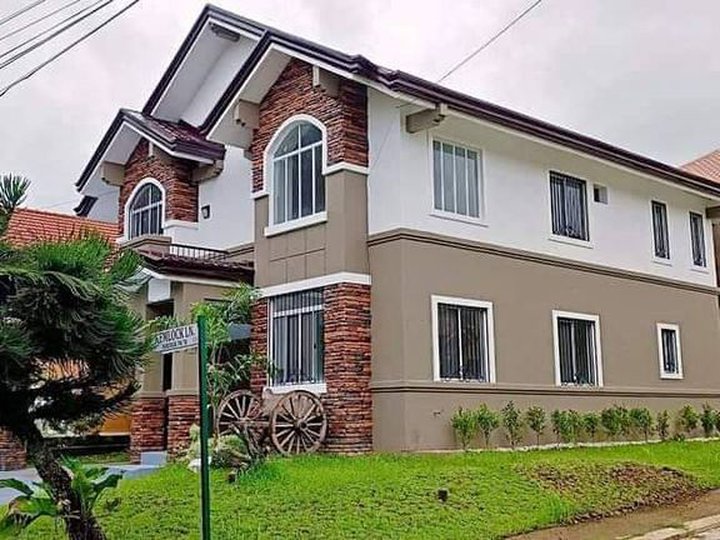 Corner lot House for Sale in Greenwoods Exec Village Dasmarinas Cavite