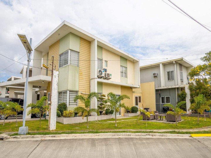 Corner lot House for Sale in Soluna Exec Village Molino Blvd Mambog Bacoor Cavite