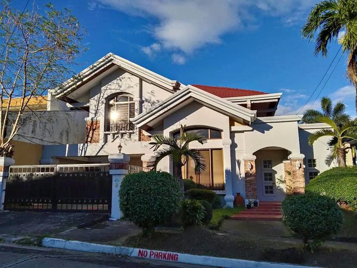 5-Bedroom House for Sale in Tahanan Village Paranaque City