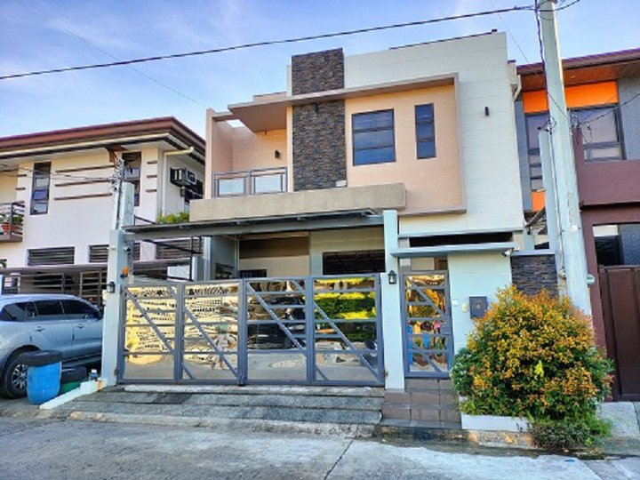 5-bedroom House with own Pool for Sale in Las Pinas Metro Manila