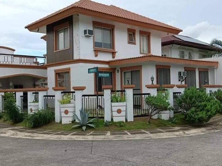 Corner lot House for Sale in Santarosa Estates 2 Don Jose Sta Rosa Laguna