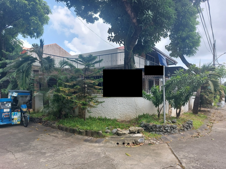 Corner lot Bungalow for Sale in BF Resort Village Las Pinas City