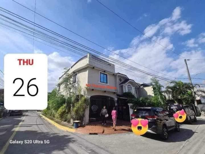 Corner lot House for Sale in Multinational Village Paranaque City