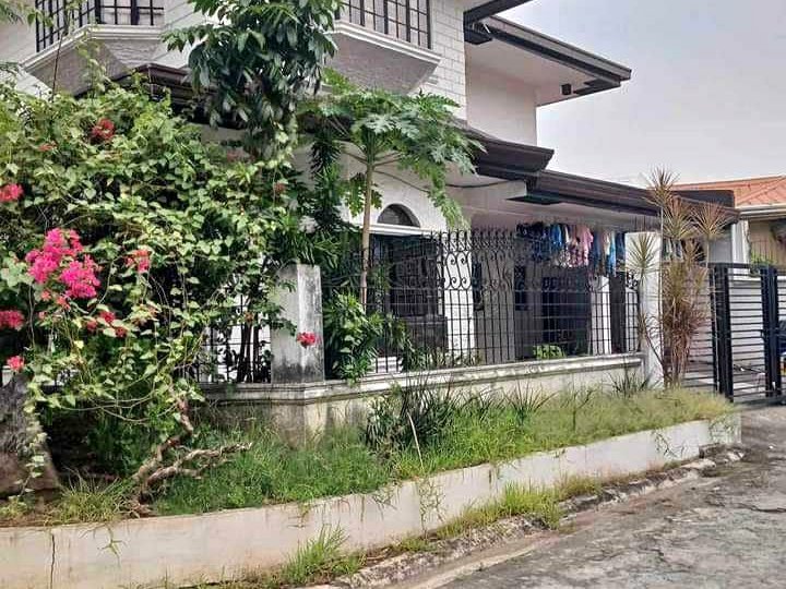 Corner lot House for Sale in Multinational Village Paranaque City