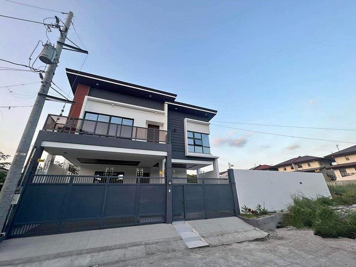 Brand new 6-Bedroom House for Sale in Multinational Village Paranaque City