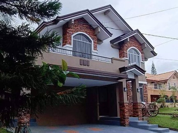 Corner lot House for Sale in Greenwoods Exec Village Dasmarinas Cavite