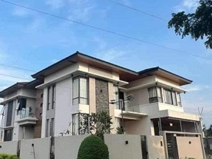 House with own Pool for Sale in the Orchard Dasmarinas Cavite