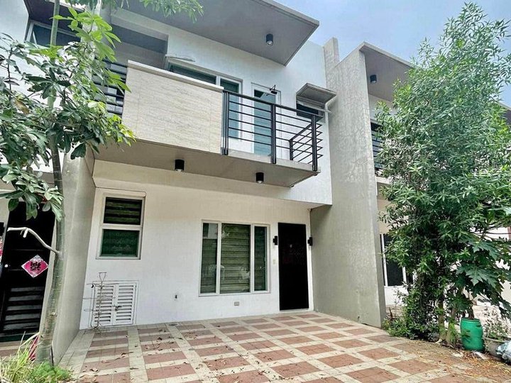 Duplex unit for Sale in Mutlinational Village Moonwalk Paranaque City