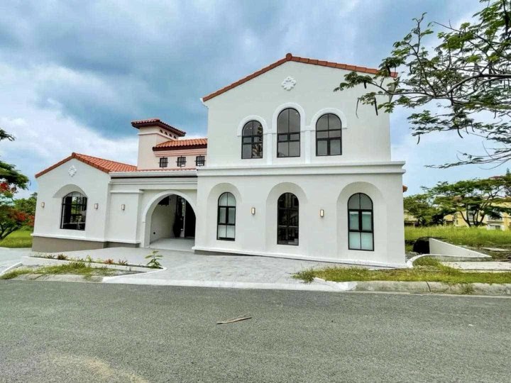 STUNNING SPANISH MEDITERRANEAN MANSION HOUSE FOR SALE IN TAGAYTAY HIGHLANDS