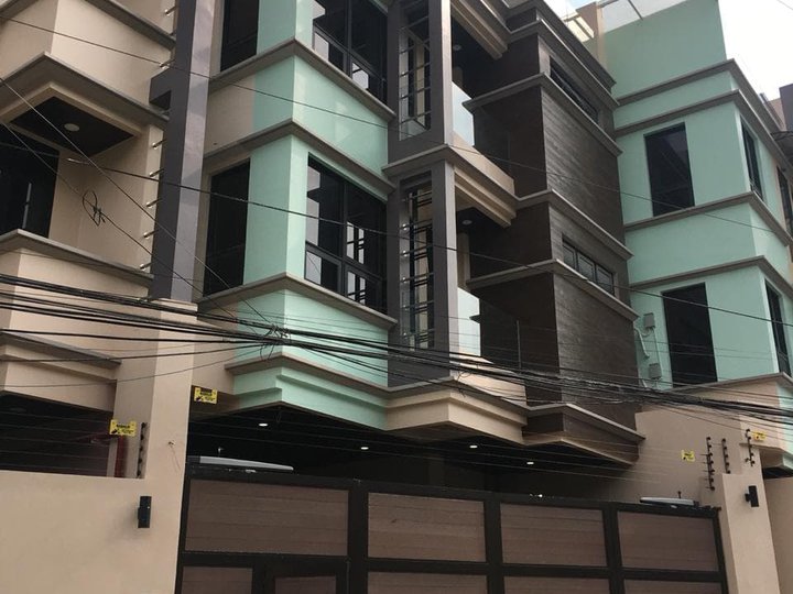 Townhouse For Sale near New Manila / Robinson Magnolia [House and Lot 🏘