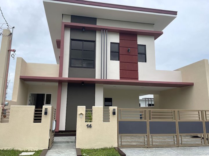 4-bedroom Single Detached House For Sale in Parkplace Village Imus Cavite Brand New