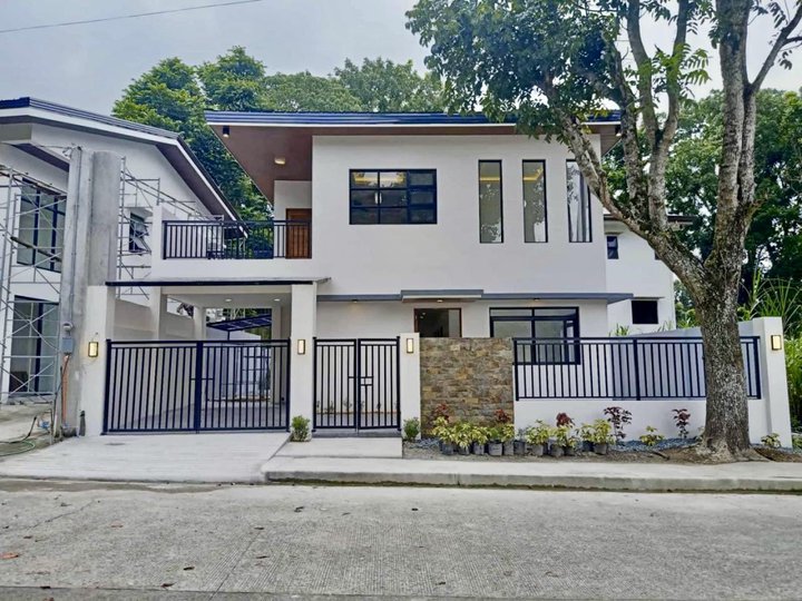 4-BEDROOMS BRAND NEW MODERN VACATION HOME FOR SALE IN TAGAYTAY CITY near FORA MALL