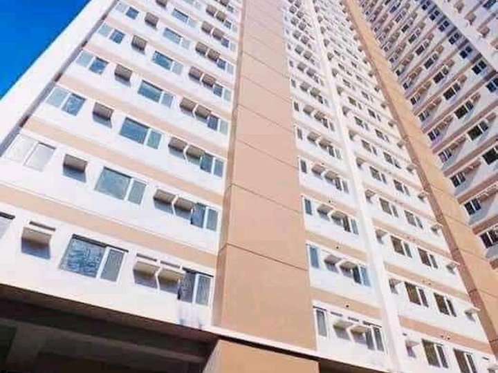 Rush 1br with balcony few units Rush move in
