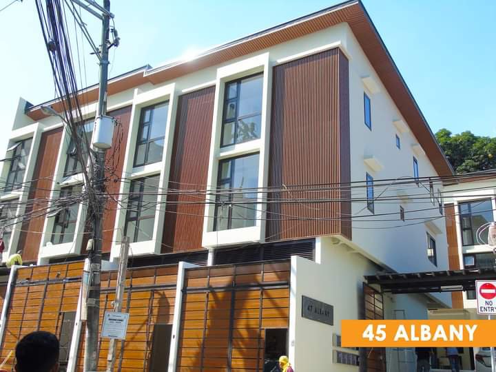 Townhouse For SaleReady for Occupancy *Fully Furnished  Albany St. Cu