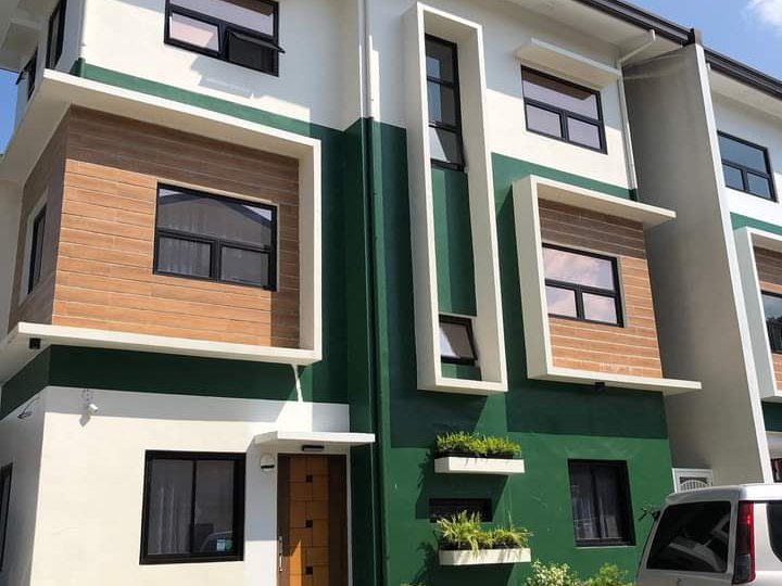 4 bedroom rfo single attached in qc