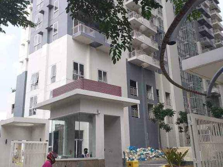 3BR WITH BALCONY ALONG C5 25,000 MONTHLY FREE AIRCON UPON MOVE IN