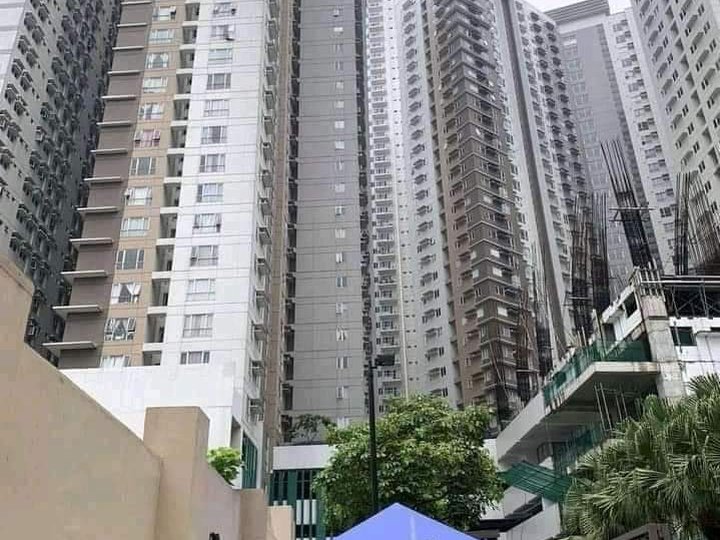 Rush move in 2br fast move in along Edsa Boni linked to mrt 3 boni