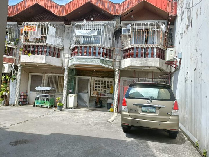 Pre-Owned 2 Storey Townhouse in Mandaluying Metro Manila