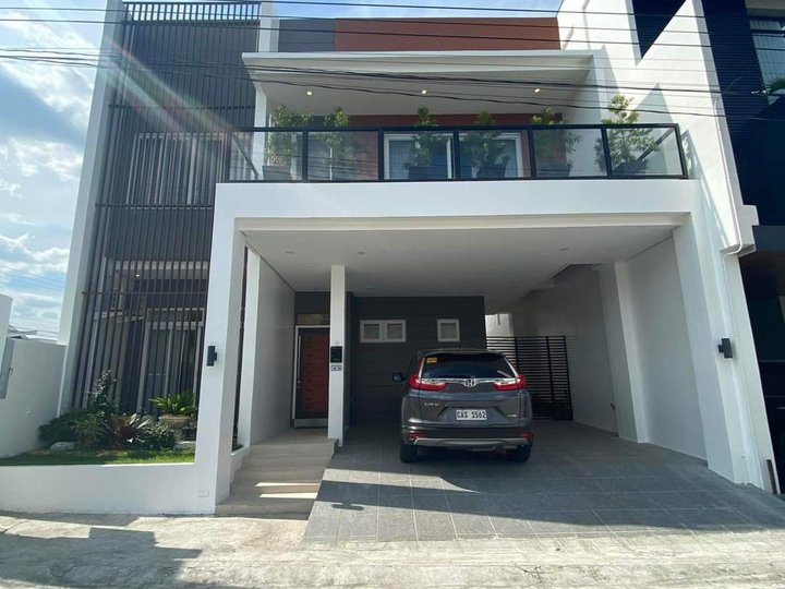 5-bedroom Single Detached House For Sale in Angeles Pampanga