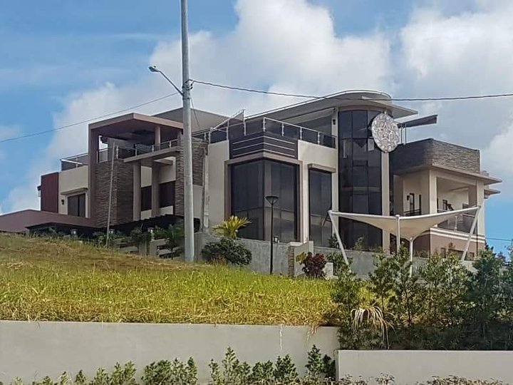 8-bedroom Single Detached Modern House For Sale in Taytay Rizal