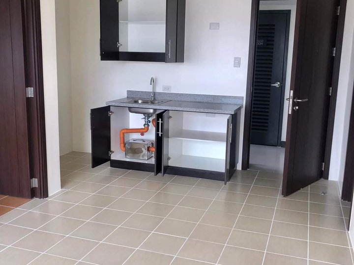 Rush move in 1-bedroom Condo with balcony Rent-to-own near Ubelt