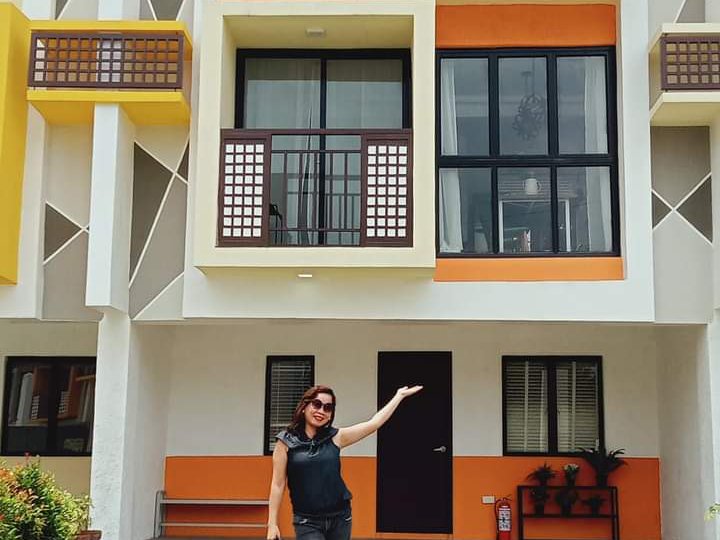 3 Storey Townhouse with 3 bedroom For Sale in Binan Laguna