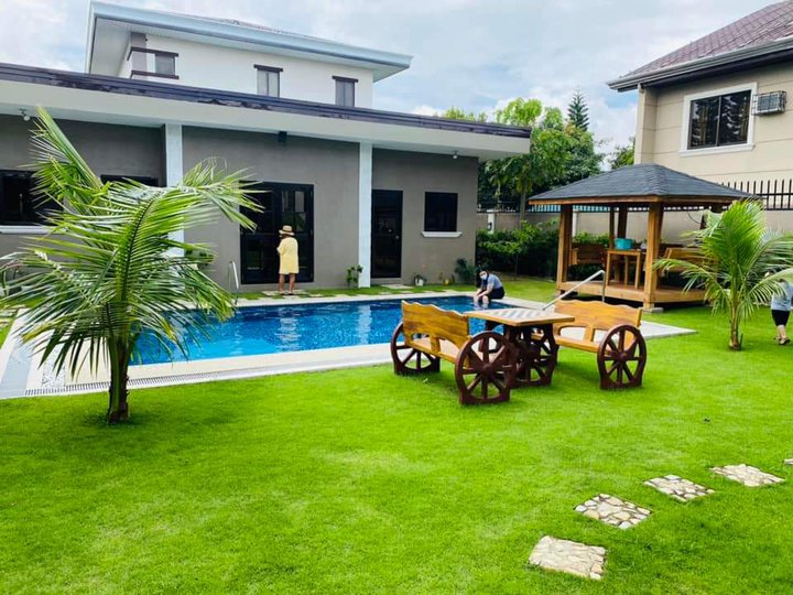 6-BR Single Detached House with Swimming Pool For Sale in Tagaytay