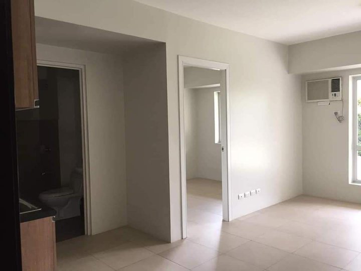 1bedroom with balcony condo for sale in quezon city near mrt trinoma