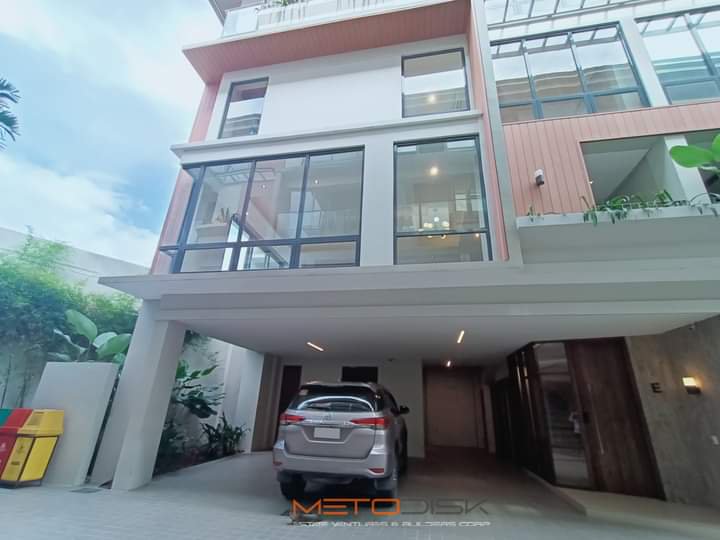 4-bedroom Townhouse For Sale in Cubao
