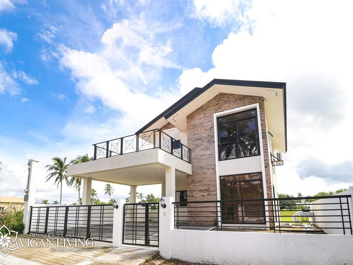 Classic and Modern Design House at Summit Point Golf Course Lipa