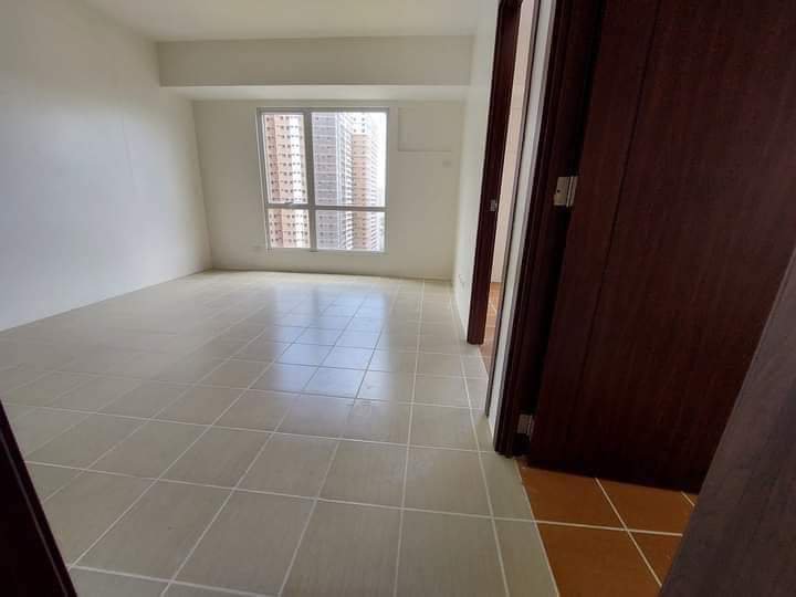 1-BR RENT TO OWN CONDO IN MNDALUYONG CITY *CONNECTED TO MRT BONI
