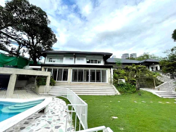 5-bedroom Single Detached House For Rent in South Forbes Park