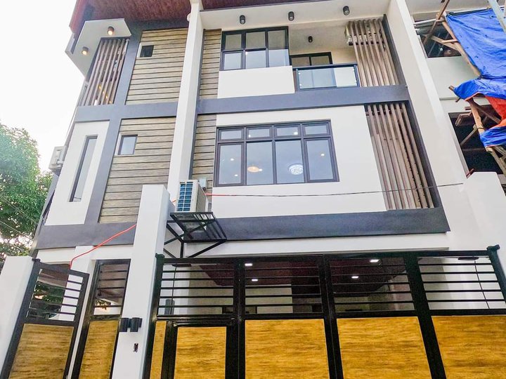 Mandaluyong Townhouse with Own Gates (Outer Units) in Flood-free Area