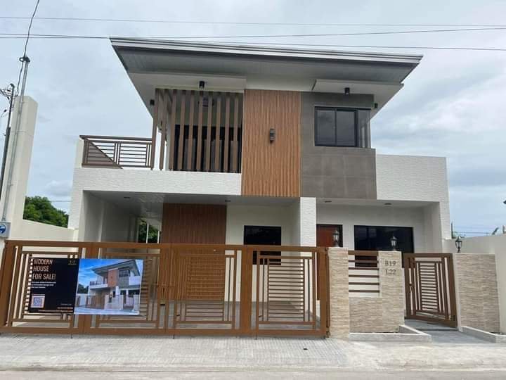 Single Detached House For Sale in Imus Cavite