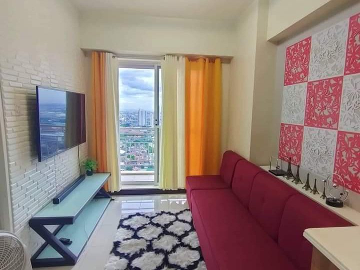 40.00 sqm 1-bedroom Condo w/parking   For Sale in Zinnia Tower Q.C
