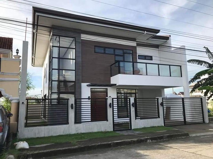 4-bedroom Single Detached House For Sale in Talisay Cebu