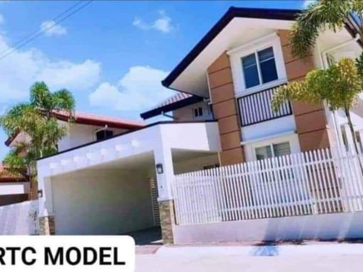 4-bedroom Single Attached House in San Fernando