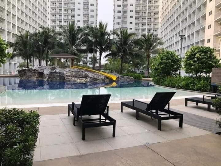 1 bedroom with balcony in Moa Complex Pasay City 26K Monthly