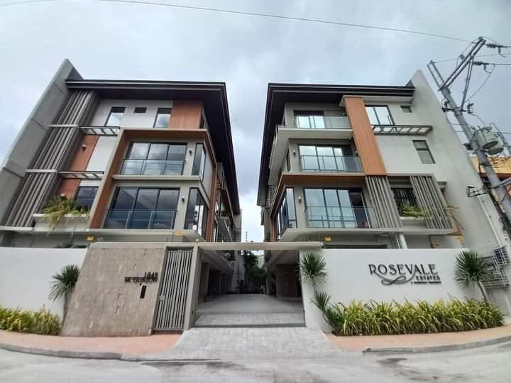 Luxury 4-bedroom Townhouse For Sale in Manila Metro Manila