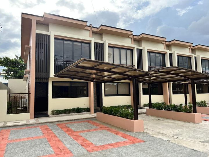 Executive Townhomes in Las Pinas across SM Southmall near Madrigal