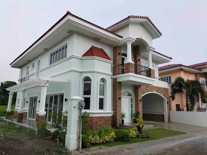 4BR House and Lot For Sale in Versailles Alabang