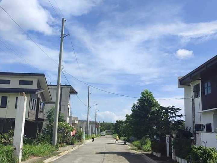 LOTS in Nuvali Sta.Rosa 25k/month - Rent to Own terms!