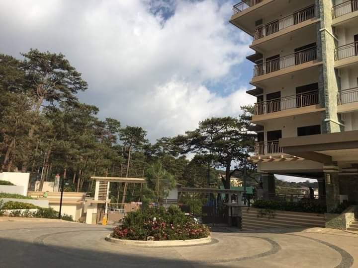 3 bedroom 2 CR 83.50 sqm 4th floor corner unit with 2 balconies + parking