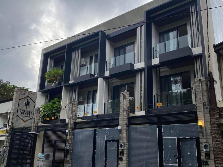 4-BEDROOM MODERN TOWNHOUSE FOR SALE IN UP VILLAGE DILIMAN QUEZON CITY