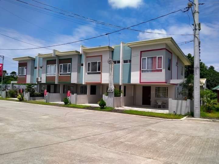 READY FOR OCCUPANCY townhouses free refrigerator and Washing machine
