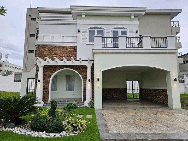 Single Detached House For Sale in Versailles Alabang