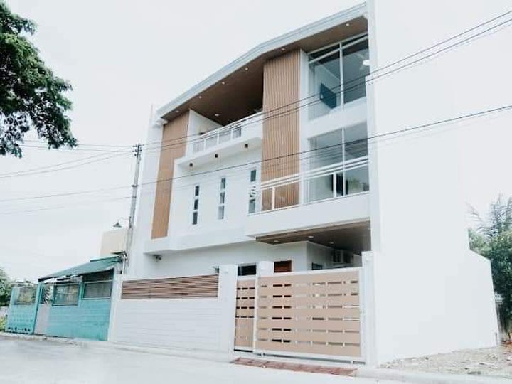 3 storey 4 bedroom house and lot